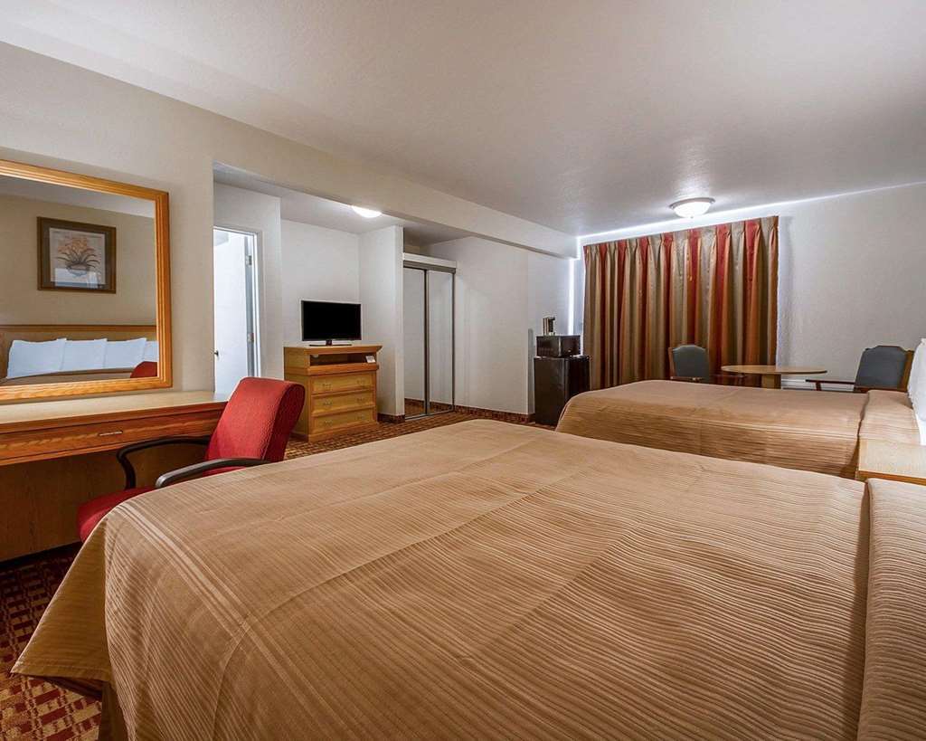 Quality Inn & Suites Capitola By The Sea Room photo