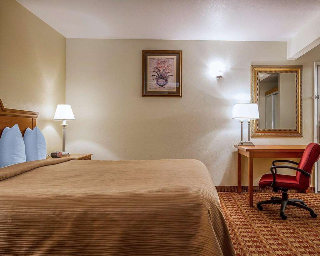 Quality Inn & Suites Capitola By The Sea Room photo