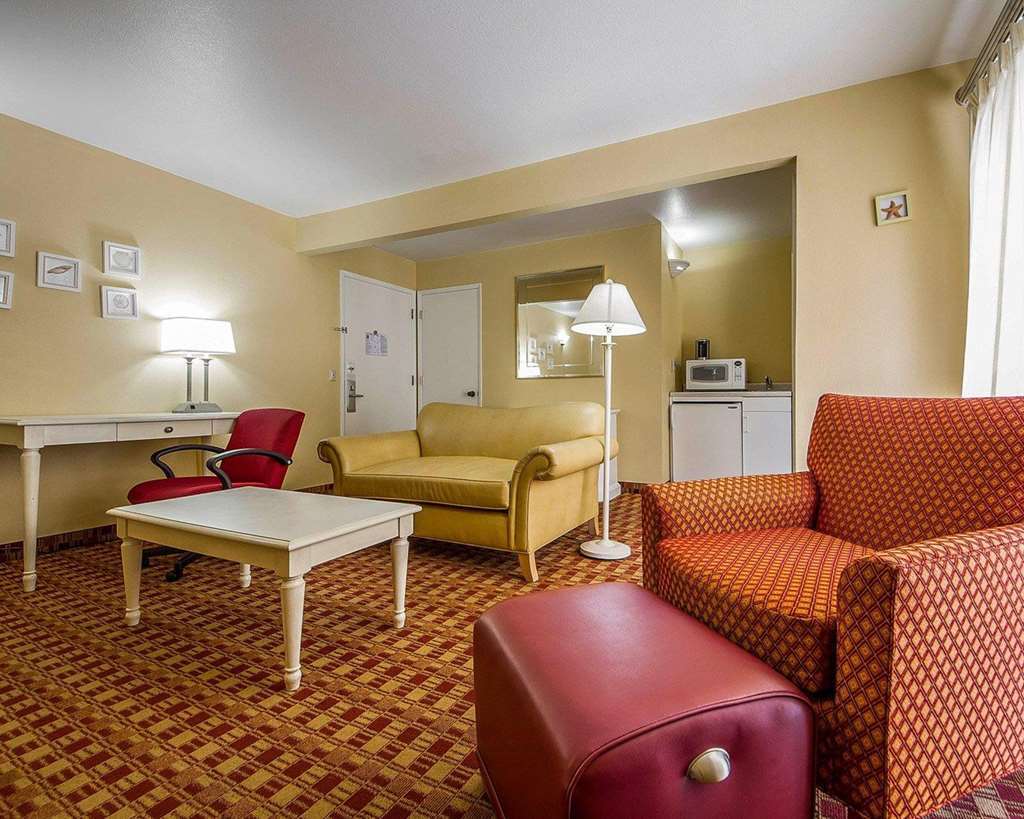 Quality Inn & Suites Capitola By The Sea Room photo
