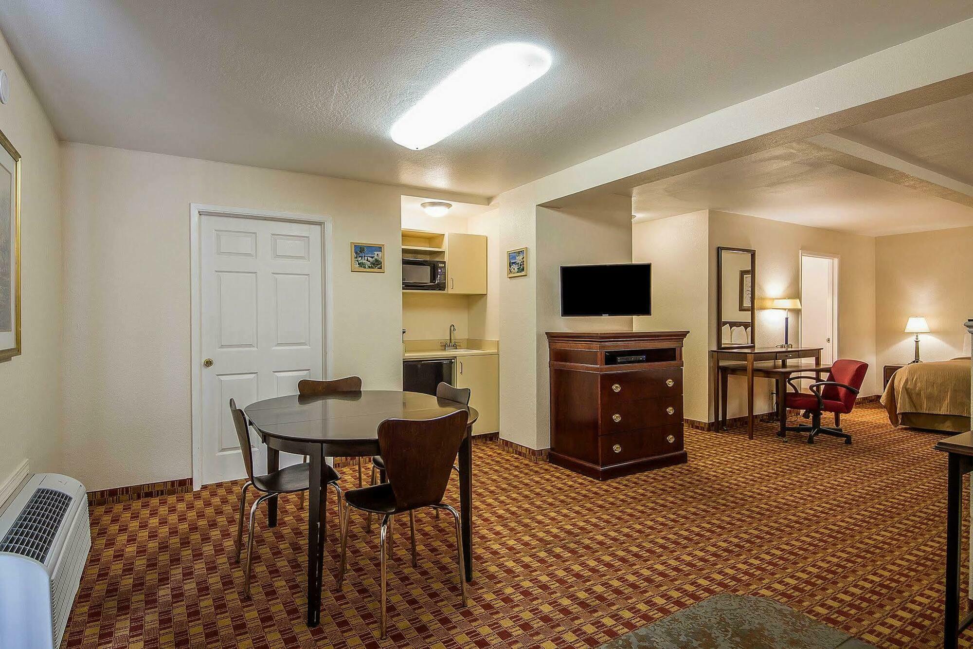 Quality Inn & Suites Capitola By The Sea Exterior photo
